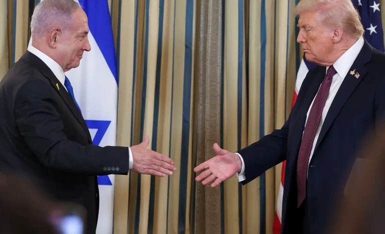 Israel desafia Trump com ataques ao Irã e exige voz em negociações de paz, alertando sobre ignorar seus interesses