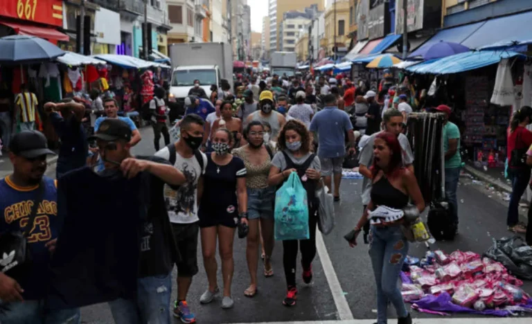 Confiança do Consumidor Paulistano Cai 0,4% em Maio: Juros Altos e Desenrola Brasil Moldam o Cenário Econômico
