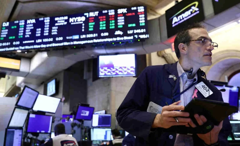 Wall Street Oscila: Nova Ameaça de Trump ao Irã e Expectativa por Dados de Inflação Moldam Mercado