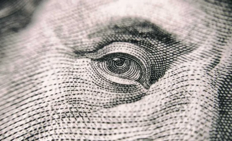 Dólar recua levemente a R$ 5,17 com mercado de olho em tensões no Oriente Médio e fala de Haddad sobre “pautas-bomba”