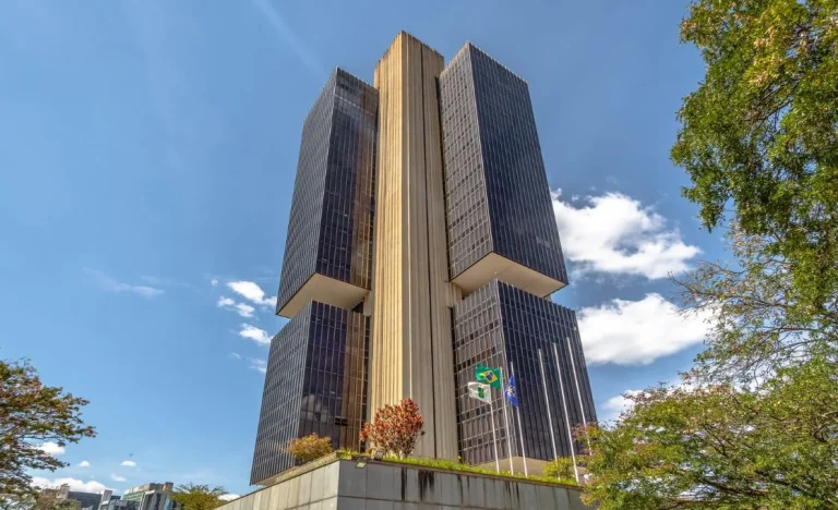 Instituições Financeiras Defendem Banco Central e Criticam Decisões Judiciais que Desafiam Regulamentações Prudenciais