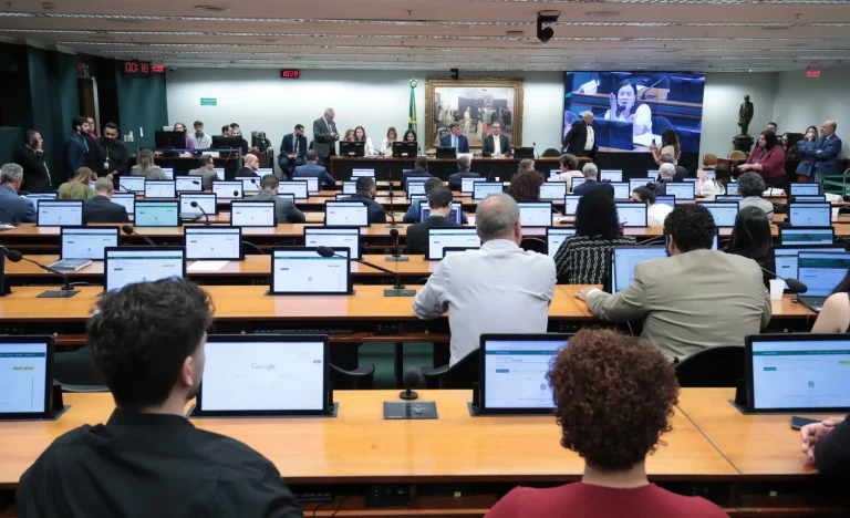 CCJ da Câmara aprova redução da maioridade penal para 16 anos, veja os próximos passos e o que muda