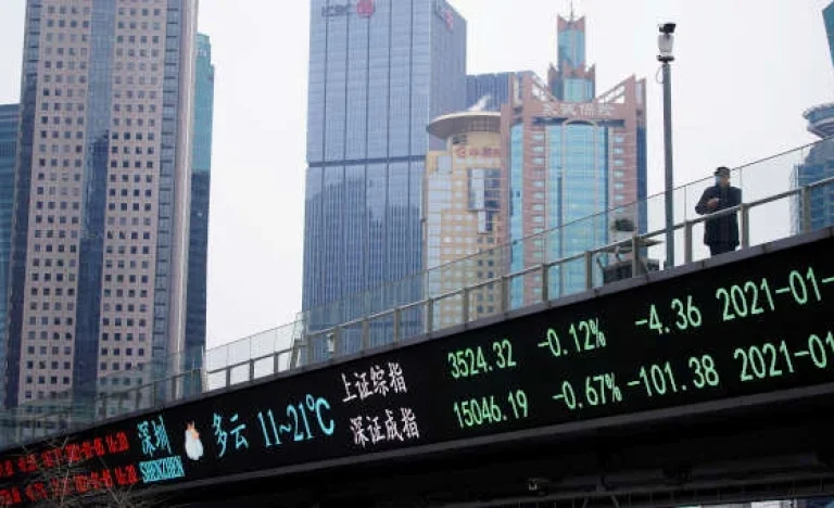Bolsas Asiáticas Disparam com Acordo EUA-Irã: Nikkei Atinge Recorde Histórico e Petróleo Cai
