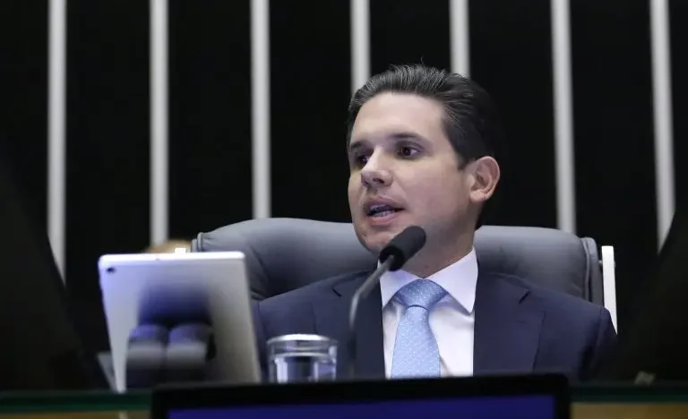 PL do 6×1: Motta adia reunião de líderes e abre brecha para retirada de urgência; governo confirma intenção