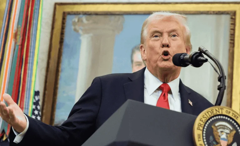 Trump Ameaça Retomar Ataques ao Irã Após Assinar Acordo de Cessar-Fogo: “Vamos Bombardear Até Não Poder Mais”