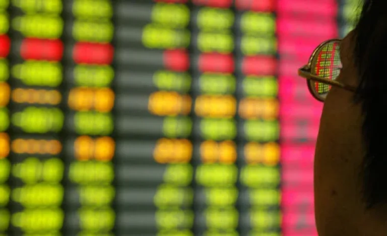 Bolsas Asiáticas em Montanha-Russa: Acordo EUA-Irã Impulsiona Recordes, Fed Assusta Wall Street e Europa