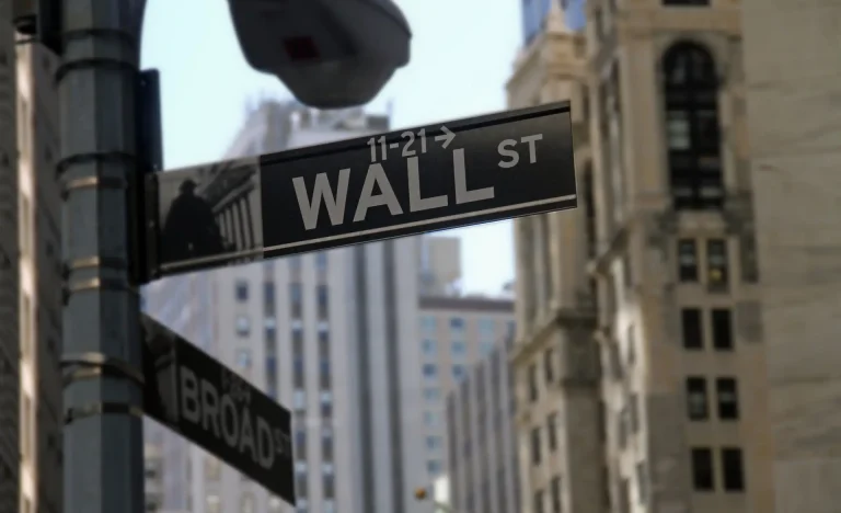 Dow Jones Futuro em Queda: Inflação e Tensões EUA-Irã Dominam Mercado Global
