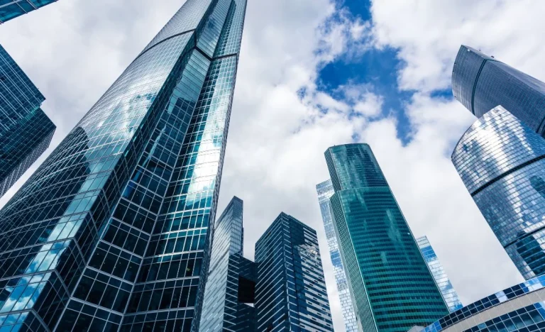 Fundo Imobiliário Vinci Offices (VINO11) Garante Renda Mensal com Venda de Edifício em São Paulo, Enquanto IFIX Acumula Perdas em Junho