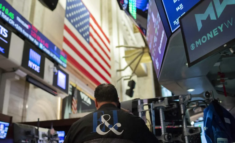 S&P 500: Diversificação Ilusória em Jogo com Gigantes da Tecnologia e Risco Aumentado com Juros Altos