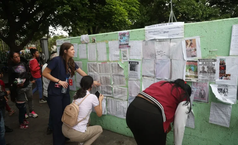 Venezuelanos usam WhatsApp para encontrar vítimas de terremoto em meio ao silêncio oficial