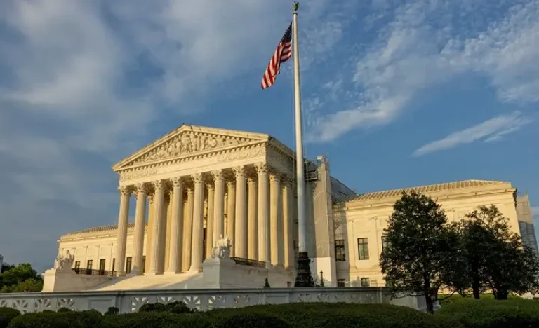 Suprema Corte dos EUA Dá Revés a Trump e Mantém Votos Postais Válidos Após Eleição; Entenda o Impacto