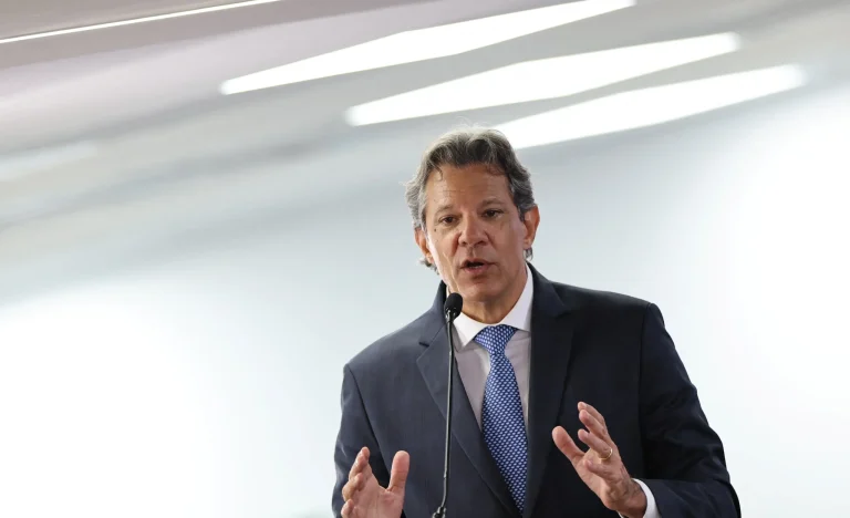 MBL Interrompe Palestra de Haddad na Unicamp e Confusão Termina em Briga Física; Vídeos Viralizam