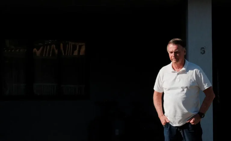 PF Apreende Espingarda de Bolsonaro em Empresa de Armamentos no RS Após Determinação de Moraes
