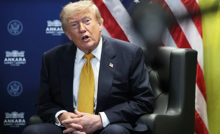 Trump afirma que Irã busca acordo após bombardeios dos EUA e promete retaliação 20x maior
