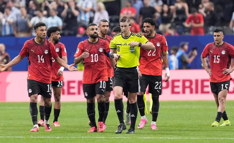 Chefe da Arbitragem da FIFA, Collina, defende juízes e rebate acusações de parcialidade no jogo Argentina x Egito