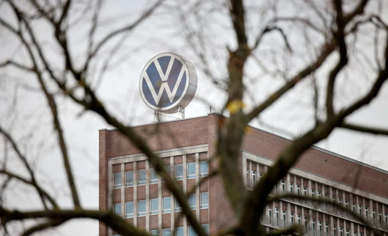 Crise na Volkswagen: Fábricas, Empregos e o Modelo Alemão sob Ameaça de Cortes Drásticos e Fechamentos