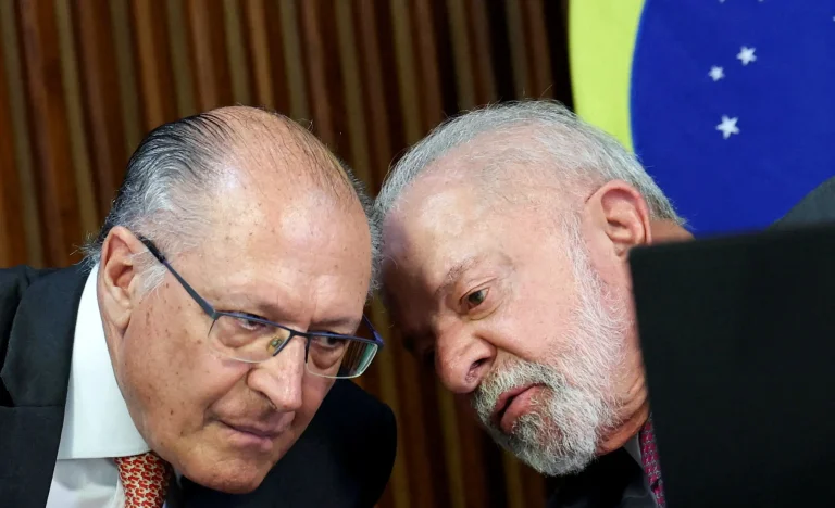 Governo Lula Adota Cautela com Reciprocidade Contra Tarifas dos EUA: Setores Afetados Serão Consultados Antes de Retaliação