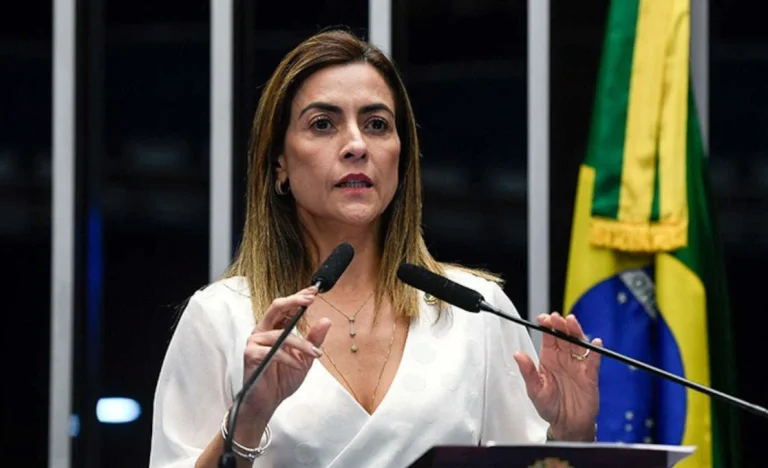Soraya Thronicke confirma pré-candidatura à reeleição e muda de partido, alinhando-se ao governo Lula