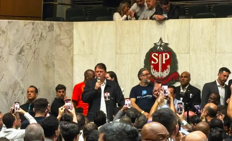 Tarcísio de Freitas ironiza Haddad chamando-o de “melhor ministro da Economia do Paraguai” em evento político