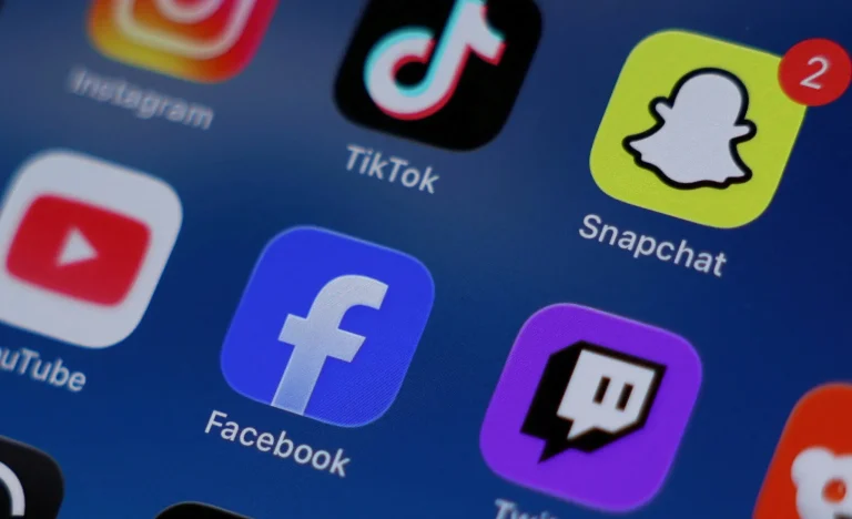 França Proíbe Redes Sociais para Menores de 15 Anos: Conheça Outros Países com Restrições Digitais