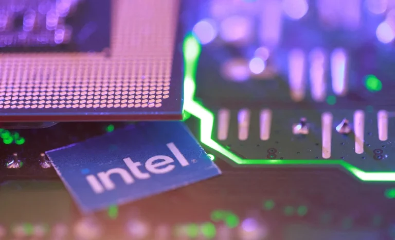 Intel Dispara na Bolsa Após Previsão Surpreendente: Lucro e Receita Acima do Esperado Impulsionam Investimentos em IA e Novos Chips 14A
