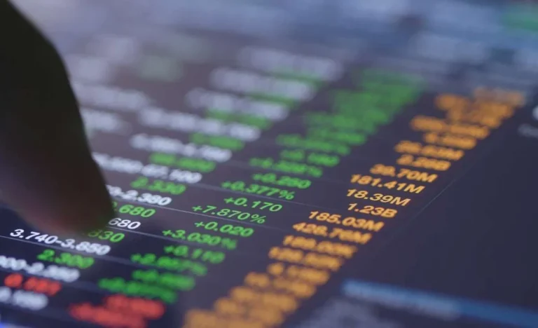Hapvida (HAPV3) despenca 13% com juros altos, enquanto CSN Mineração (CMIN3) lidera alta no Ibovespa: entenda os destaques da semana