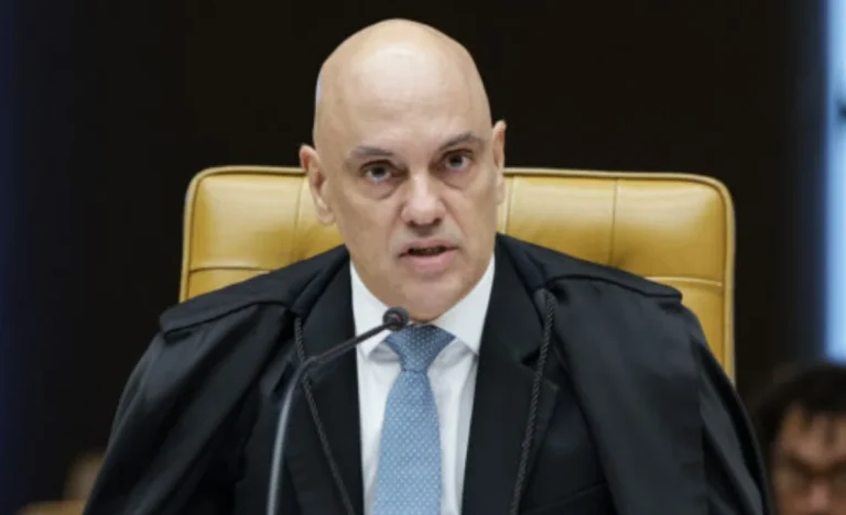 Fachin rebate Javier Milei e defende Alexandre de Moraes e STF após críticas em evento de Flávio Bolsonaro