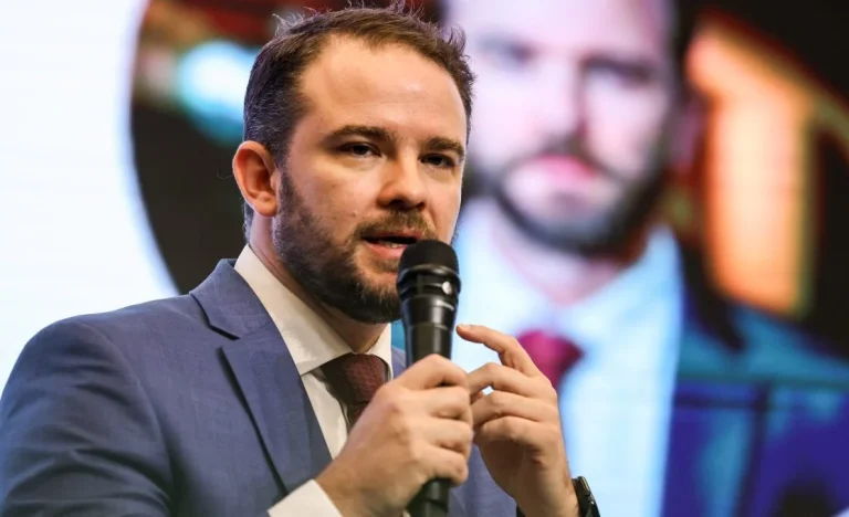 Durigan rebate Javier Milei após chamá-lo de ‘palhaço’ e aponta ‘indicadores piores’ na Argentina