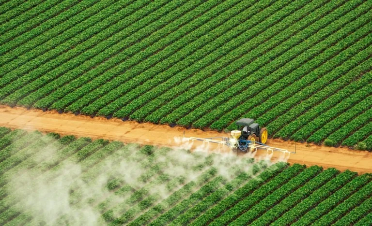 Enxofre dispara 322% com crise em Ormuz, pressionando fertilizantes fosfatados e impulsionando ureia no Brasil