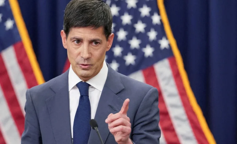 Fed em Mudança: Chair Warsh Sugere Menos Reuniões de Política Monetária, Impacto em Wall Street e Inflação sob Análise
