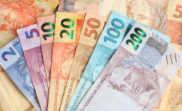 Dividendos de até 10,4%: Empiricus troca Cyrela por Direcional em carteira para agosto e mira ações “da velha economia”