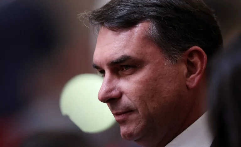 Flávio Bolsonaro ignora federação PP-Republicanos e foca em “quadros políticos nacionais” para vice