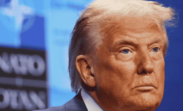 Ataque ao Irã: Estrategista Revela Motivação Política de Trump e Timing Perfeito para Desviar Foco Interno