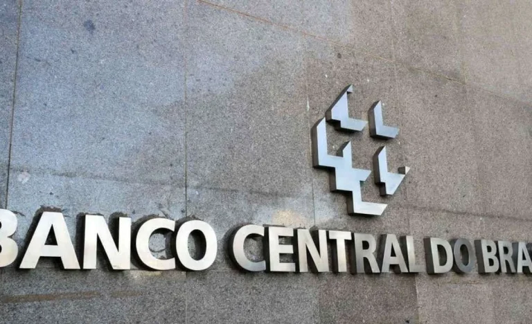 Economistas Revisam Selic para 12% em 2026: Boletim Focus Revela Novas Projeções para Inflação, PIB e Dólar