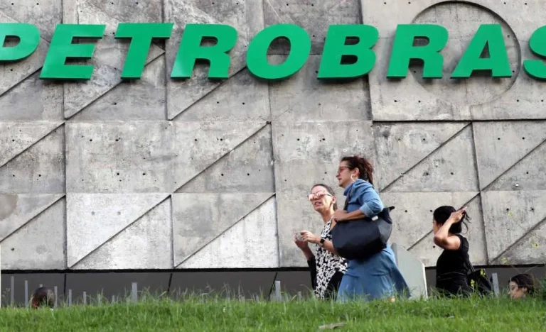 Petrobras (PETR4) Dispara com Petróleo em Alta, Kepler Weber (KEPL3) Anuncia Acordo, Braskem (BRKM5) Vê Queda nas Vendas e Cosan (CSAN3) é Rebaixada pela Fitch
