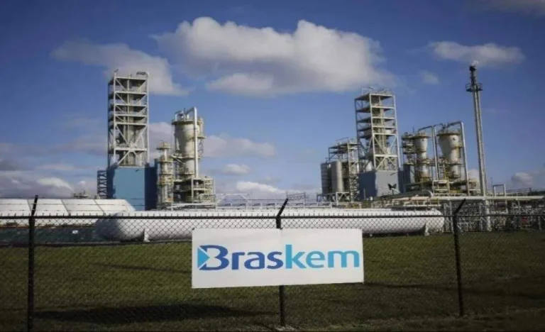 Ações da Braskem (BRKM5) em Queda: Relatório do 4T25 Acende Alerta no BTG Pactual com Vendas e Margens Preocupantes no Brasil