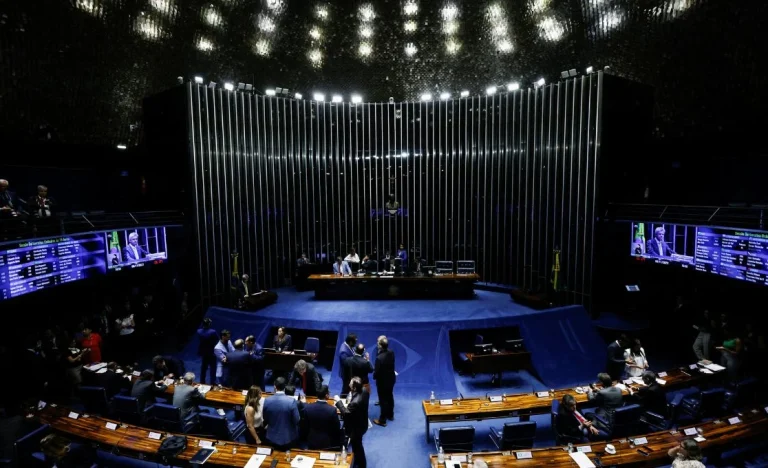 Senado aprova acordo Mercosul-UE: o que muda para o Brasil com o pacto comercial que busca reduzir dependência dos EUA e China?