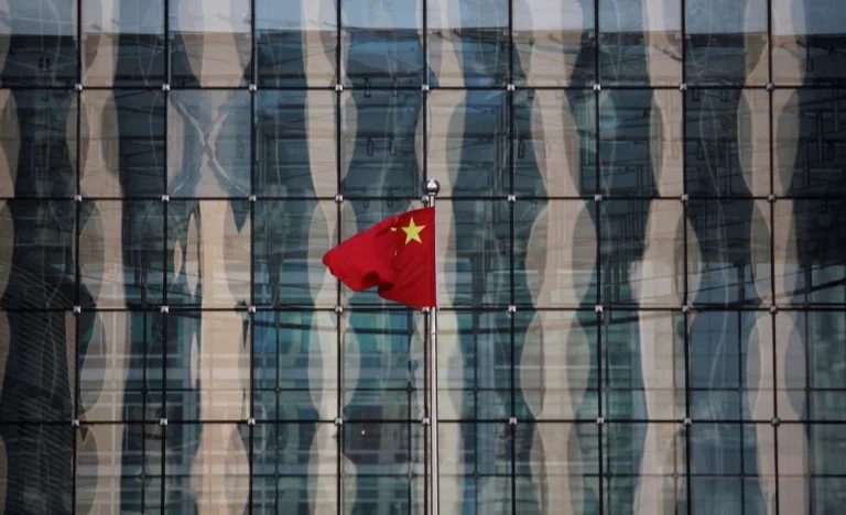 China Define Meta de Crescimento Mais Baixa em Décadas para 2026, Sinalizando Desafios Econômicos Internos e Externos