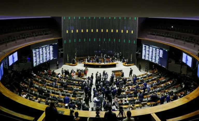 Janela Partidária: Deputados Trocam de Sigla Até Abril em Busca de Votos e Mais Verba Eleitoral