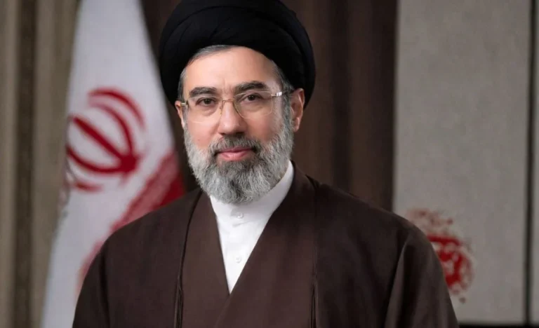 Novo Líder Supremo do Irã, Mojtaba Khamenei, Ferido em Ataque Inicial da Guerra; Sobrevivência Confirmada