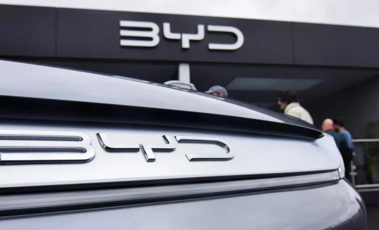 Lula em evento da BYD: Gigante chinesa anuncia R$ 300 milhões para centro de testes automotivos no Rio de Janeiro