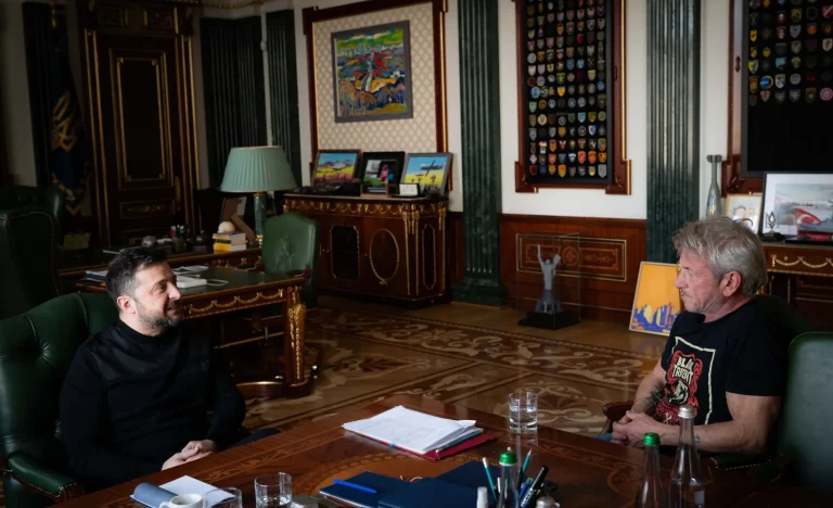 Sean Penn Vence Oscar e Surge em Foto com Zelensky na Ucrânia, Ignorando Cerimônia de Premiação