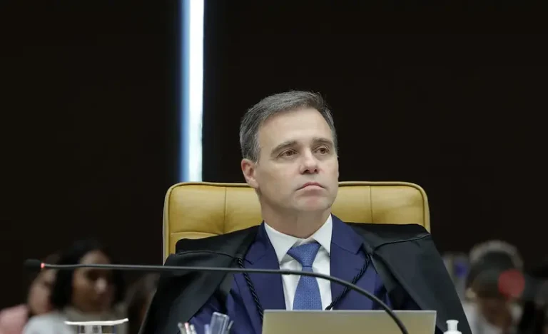 Mendonça impede acesso da CPI do INSS a celular de investigado Vorcaro e determina retirada de dados da sala-cofre