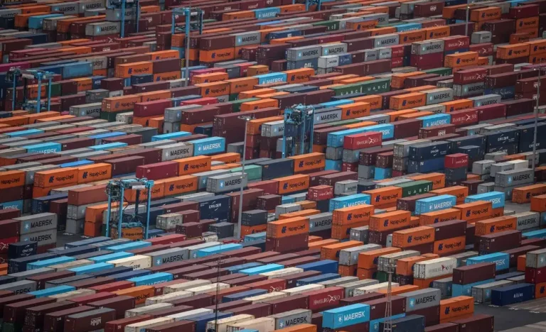 UE Retoma Acordo Comercial com EUA Apesar de Ameaça de Novas Tarifas: O Que Isso Significa?