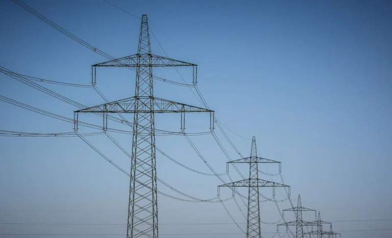 Brasil Garante 19 GW em Leilão de Energia: Petrobras, Eneva e Copel Fecham Negócios Bilionários com Preocupação de Consumidores