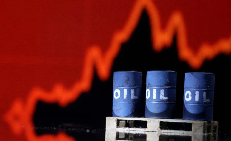 Petróleo dispara e assusta mercados globais: Ibovespa em dólar reage com queda; entenda os impactos