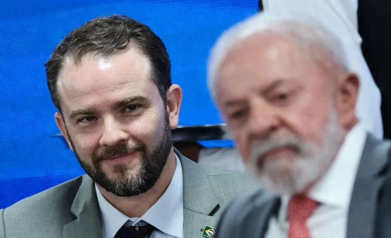 Dario Durigan: De Chefe no WhatsApp a Número 2 da Fazenda, Ele Assume o Comando em Crise Eleitoral