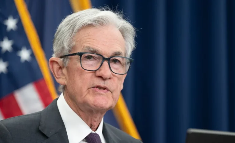 Powell defende independência do Fed e elogia Volcker por resistir a pressões políticas em combate à inflação