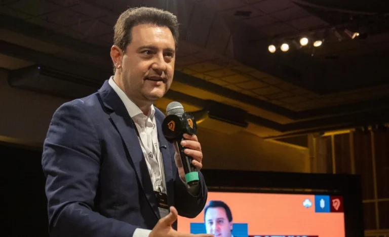 Ratinho Junior Desiste da Corrida Presidencial em 2026 e Foca em Concluir Mandato no Paraná Antes de Voltar ao Setor Privado