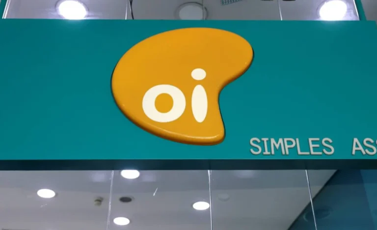Oi (OIBR3) Adia Balanços de 2025 e Sem Prazo, Crise se Agrava com Venda da V.tal e Recuperação Judicial